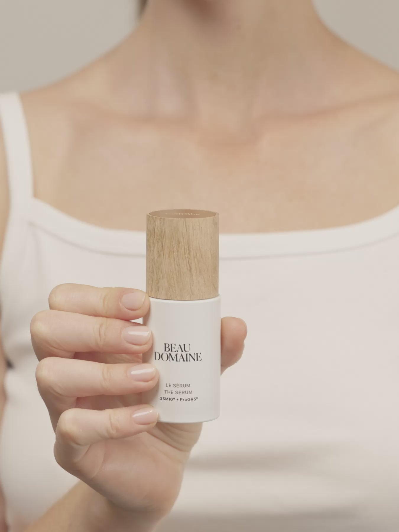 Video of a woman applying The Serum.